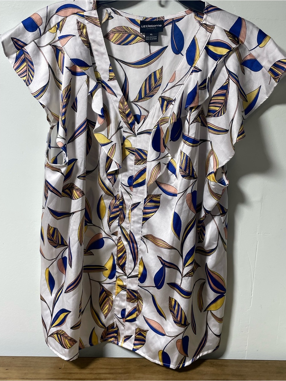 Liz Claiborne White Ruffle-Front Leaf Print Blouse